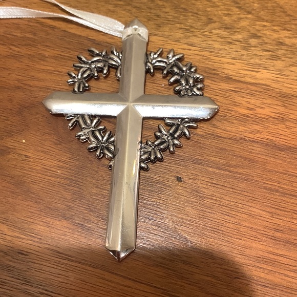 Silver cross & heart ornament - Picture 4 of 4